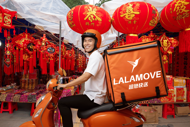 圖說、Lalamove看好機車快送搭配加大保溫袋,滿足快速媒合、即時取送的新年配送需求