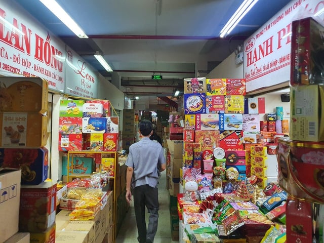 Bánh kẹo chợ Bình Tây