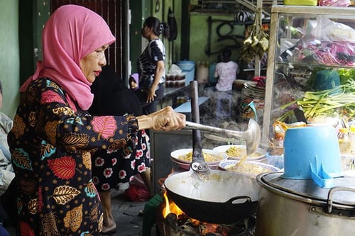 Berburu kuliner mie nyemek di pasar beringharjo
