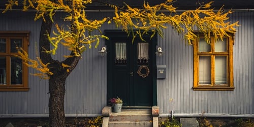 Fasad Rumah Scandinavian 1 Lantai Konsep Ornamen Garis