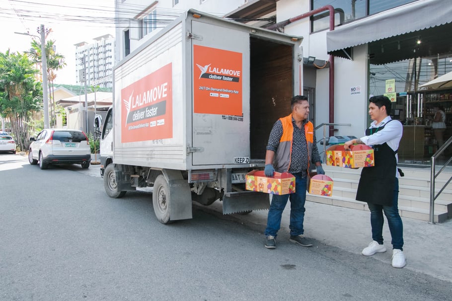 Lalamove-truck-driver-delivers-F&B-products-for-business-owner
