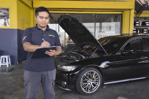 HT group staff is about to perform car service