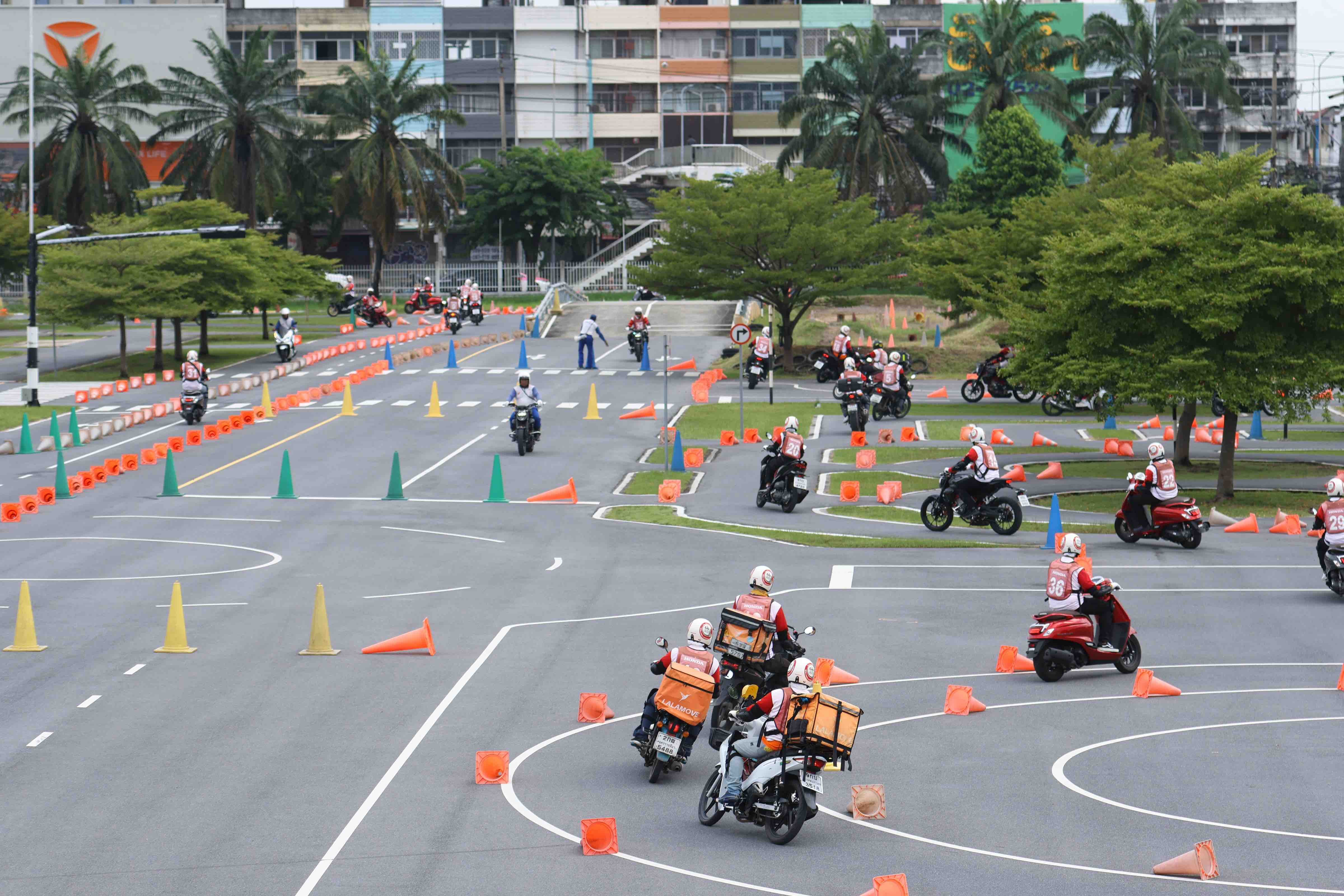 CSR Move Forward Together Hondathailand and Lalamove