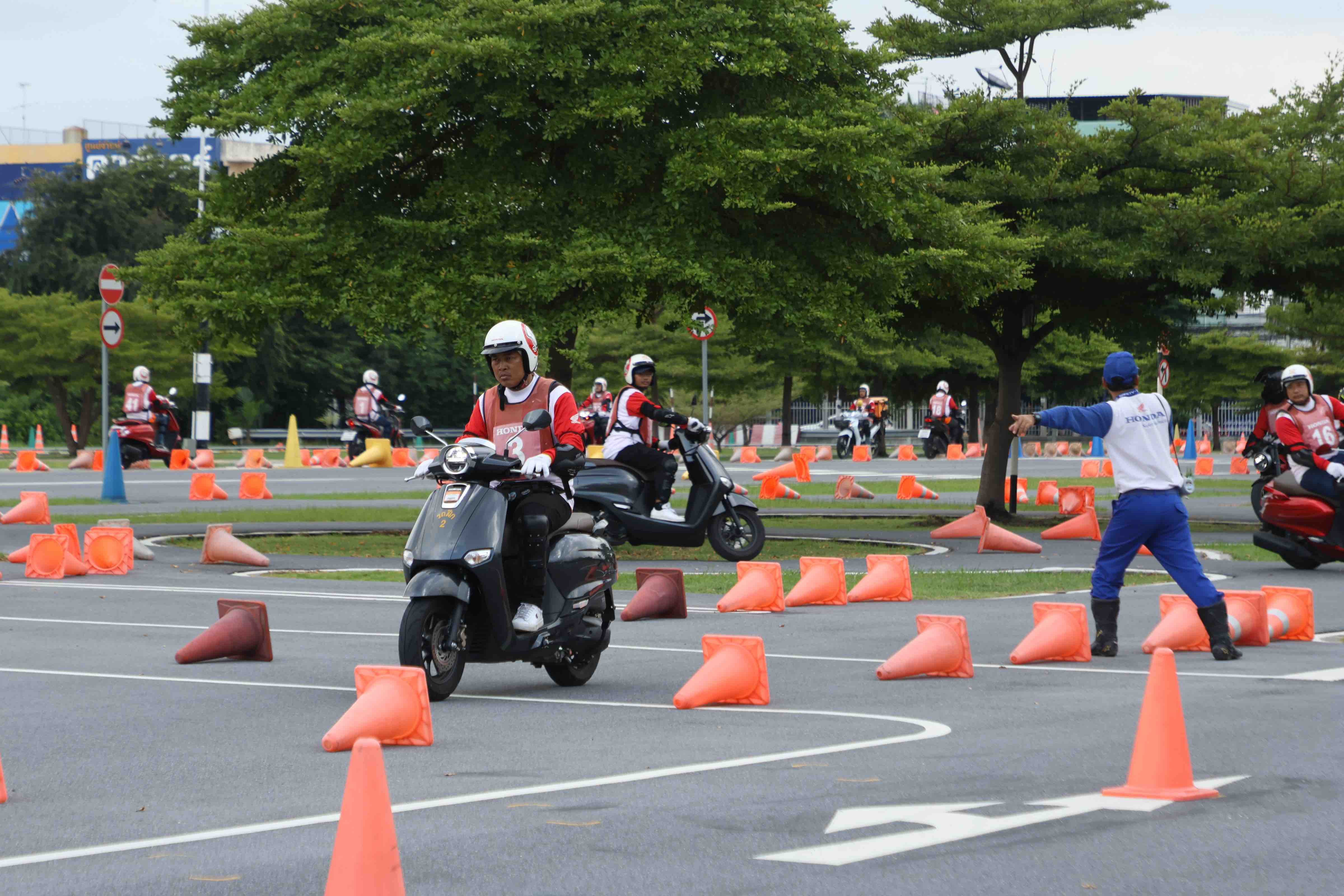 CSR Move Forward Together Hondathailand and Lalamove