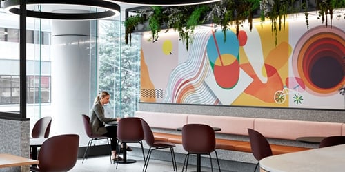 Kantor Artistik dengan Tambahan Mural