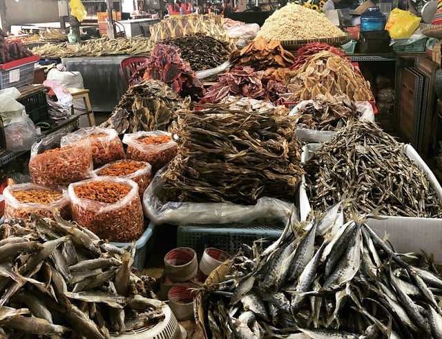 Khu thủy hải sản khô chợ bình điền