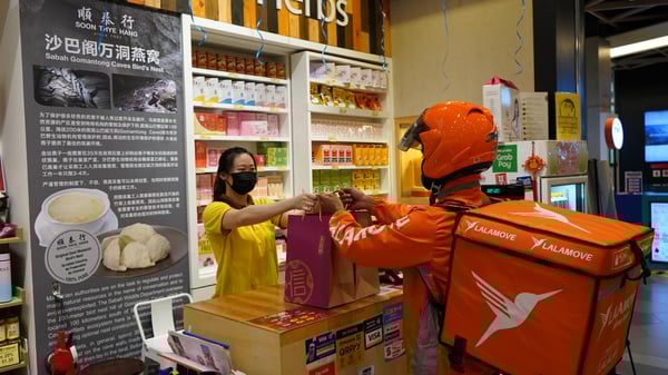 Lalamove accepting a delivery order from Soon Thye Hang-1