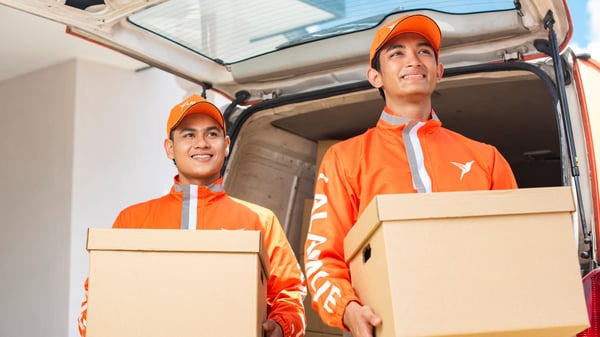 Lalamove driver angkat kotak