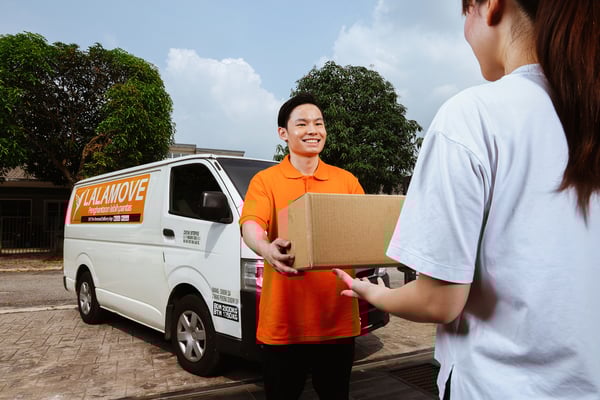 Lalamove driver handing item to customer