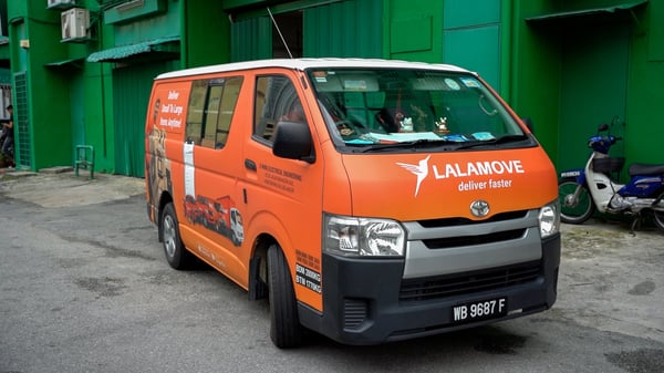 Lalamove van getting ready to deliver for Vanli