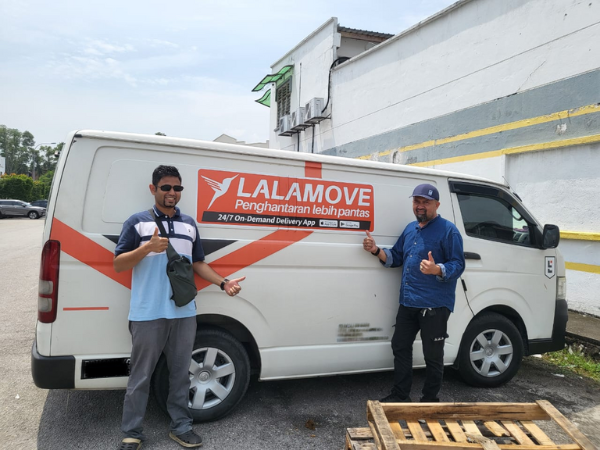 Mohd Azrul Van 9-ft