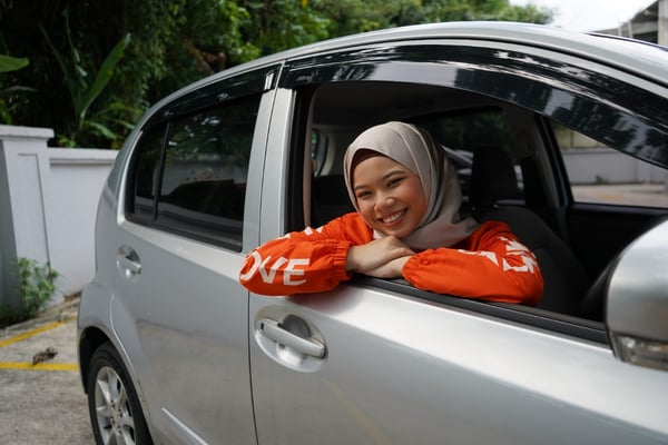 Rakan Penghantar Kereta Lalamove Erni