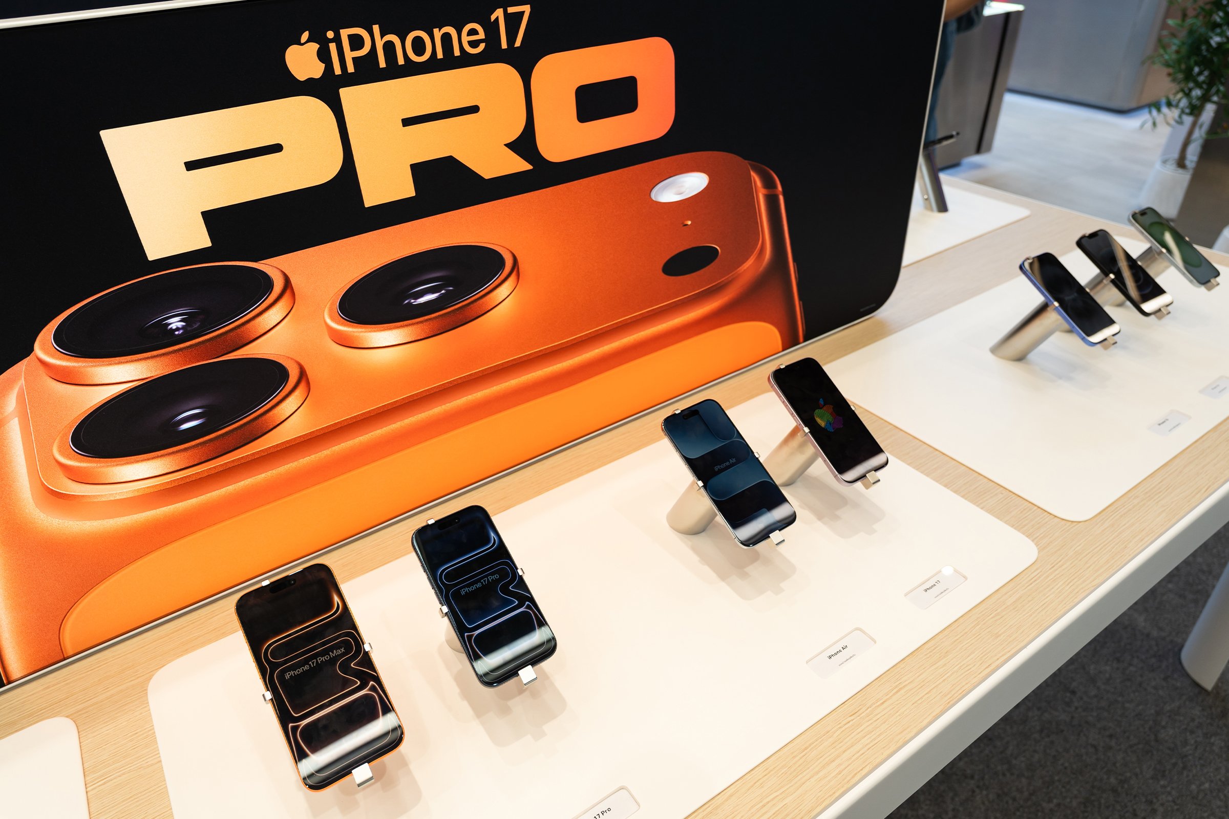 black friday shopping deals 2025 on mobile phones, tablets, and more