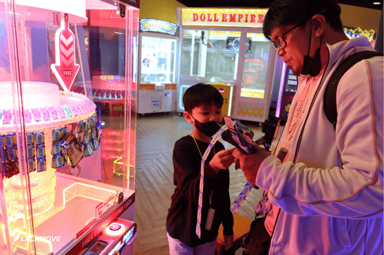 Lalamove driver counts TimeZone tickets they won together with his son 