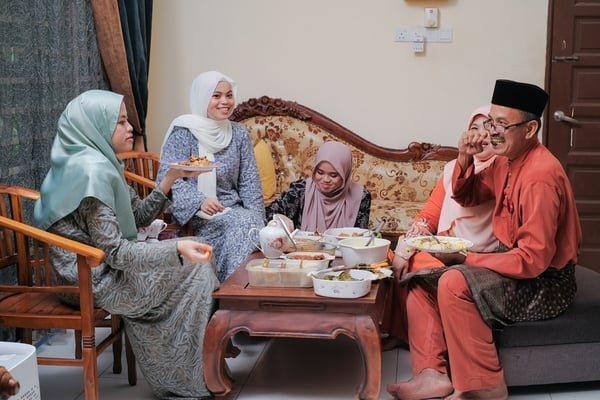 berkumpul bersama keluarga di pagi raya