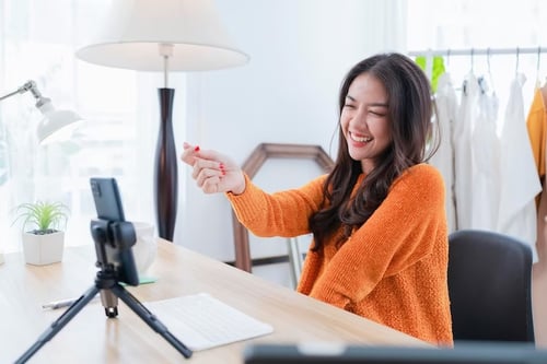 content creator freelance kerja woman social media sosial