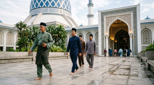 freepik__malay-muslim-men-walking-into-a-mosque-in-malaysia__58196 (1)