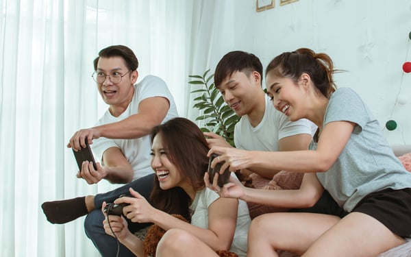 friends play video games console together