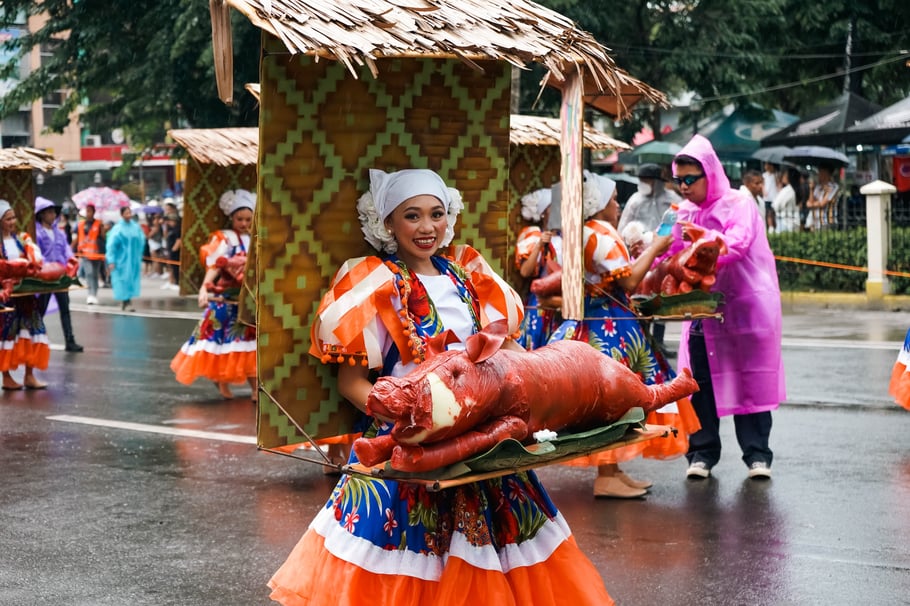 girl-carrying-a-lechon
