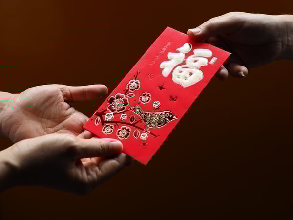 give red packets (ang pow)