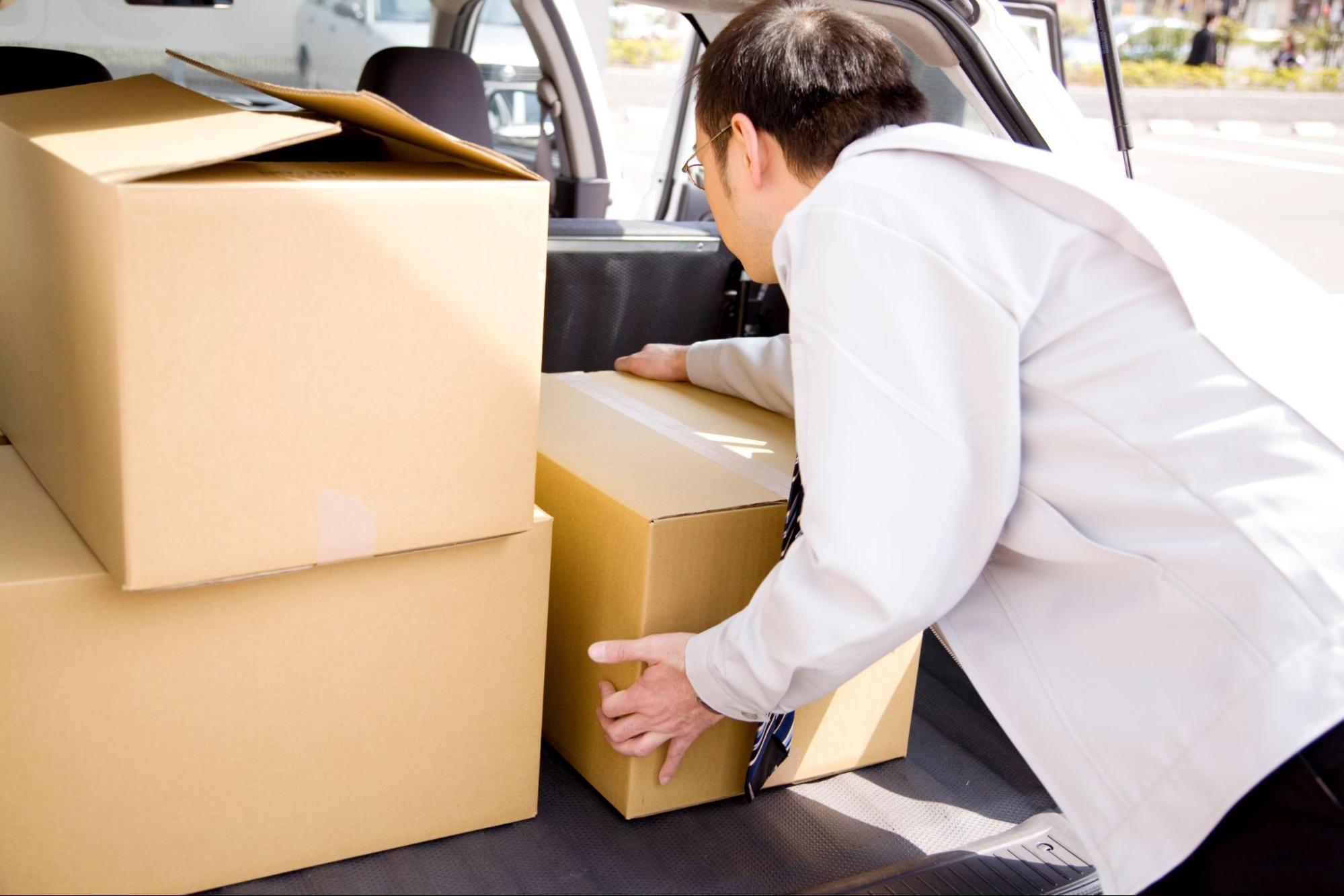 急ぎの荷物は緊急配送で解決！利用するメリットや注意点を解説