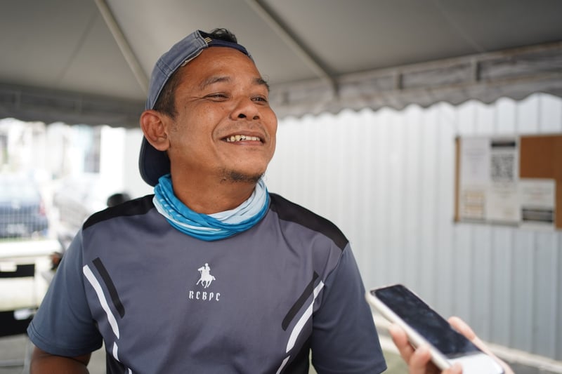 ismail seorang rakan penghantar kereta lalamove yang baru menyertai selama seminggu