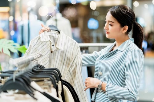jastip belanja shopping woman buying clothes pakaian baju