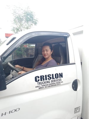 lalamove-truck-driver-in-vehicle