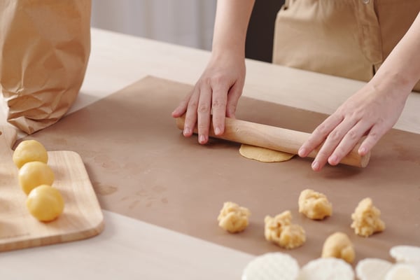 make the mooncake dough