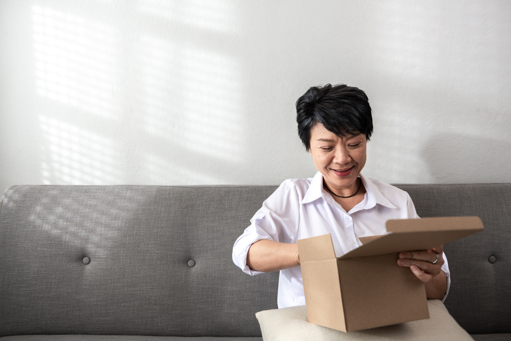 mom-happily-opening-delivery-box