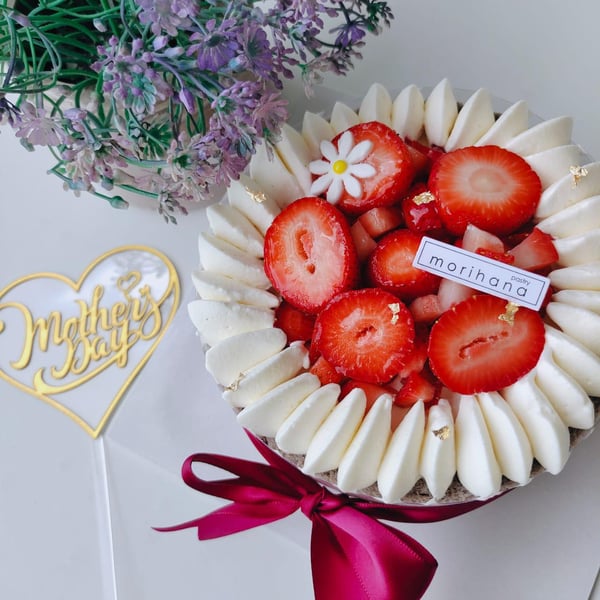 morihana pastry cakes with strawberry toppings