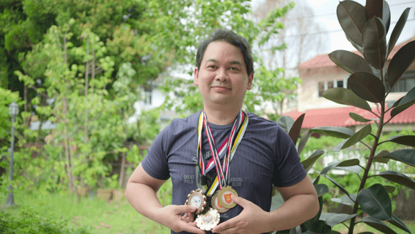 muhammad al azmeen lalamove driver with his medals