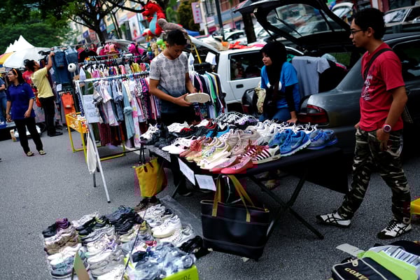 sell items at a car boot sale - Copy