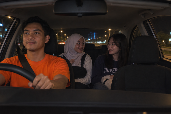 students using Lalamove Ride