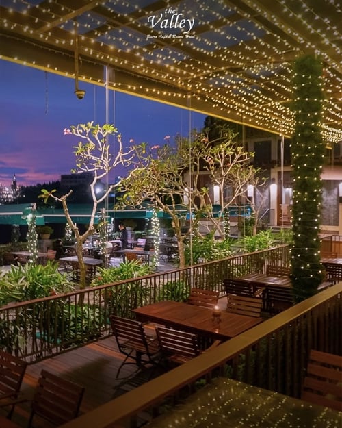 The Valley Bistro Café