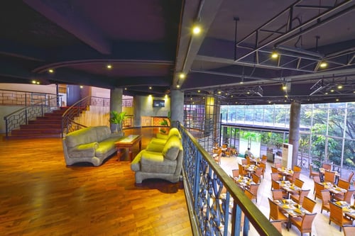 Oak Tree Emerald Hotel & Conventions