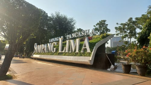 Lapangan Pancasila, Simpang Lima
