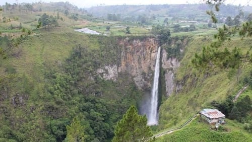 Air Terjun Sipiso-Piso