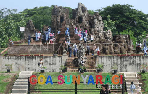 Wisata Gua Sunyaragi