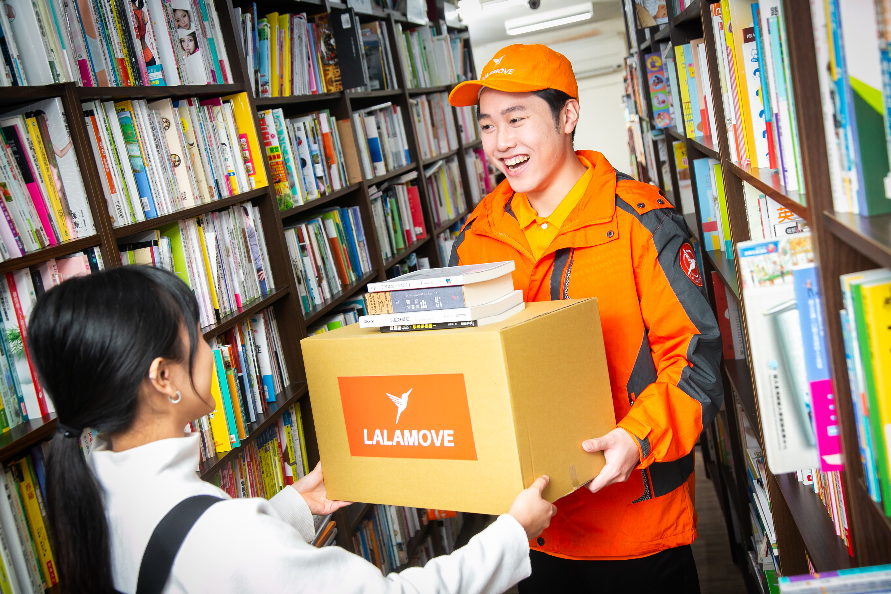 即時貨運Lalamove提供捐書善士更便捷的物流支持,盼喚起社會對燒傷顏損者的關懷 (Lalamove提供)
