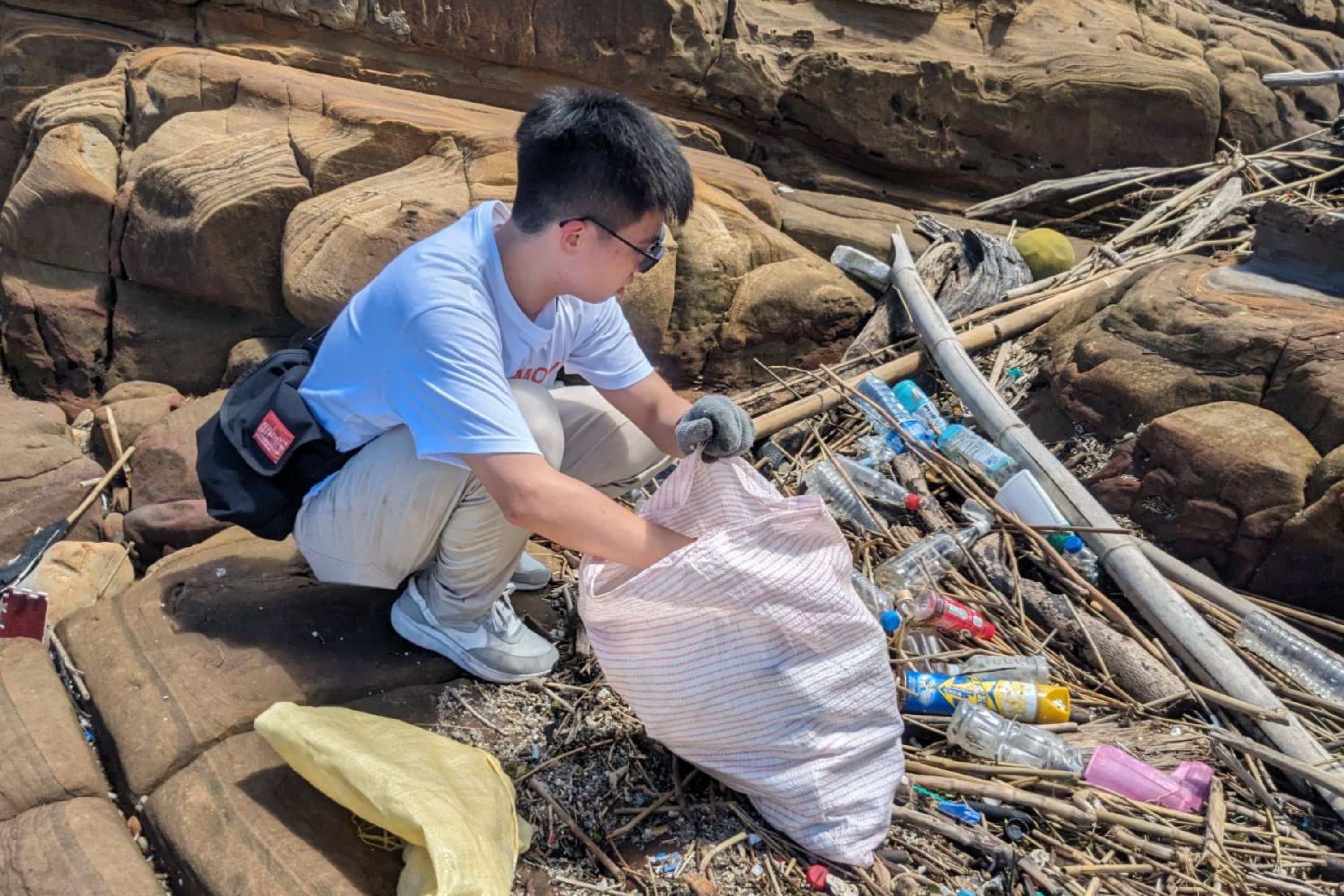 Lalamove號召員工前往基隆外木山海岸淨灘,總計清出重達127公斤的海洋廢棄物