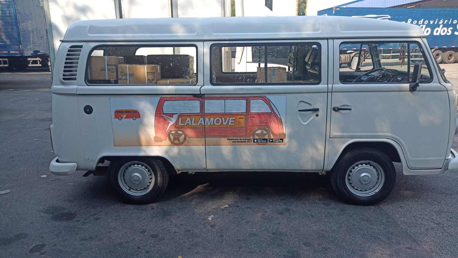 Foto de veículo com adesivo exclusivo de Dia dos Pais.