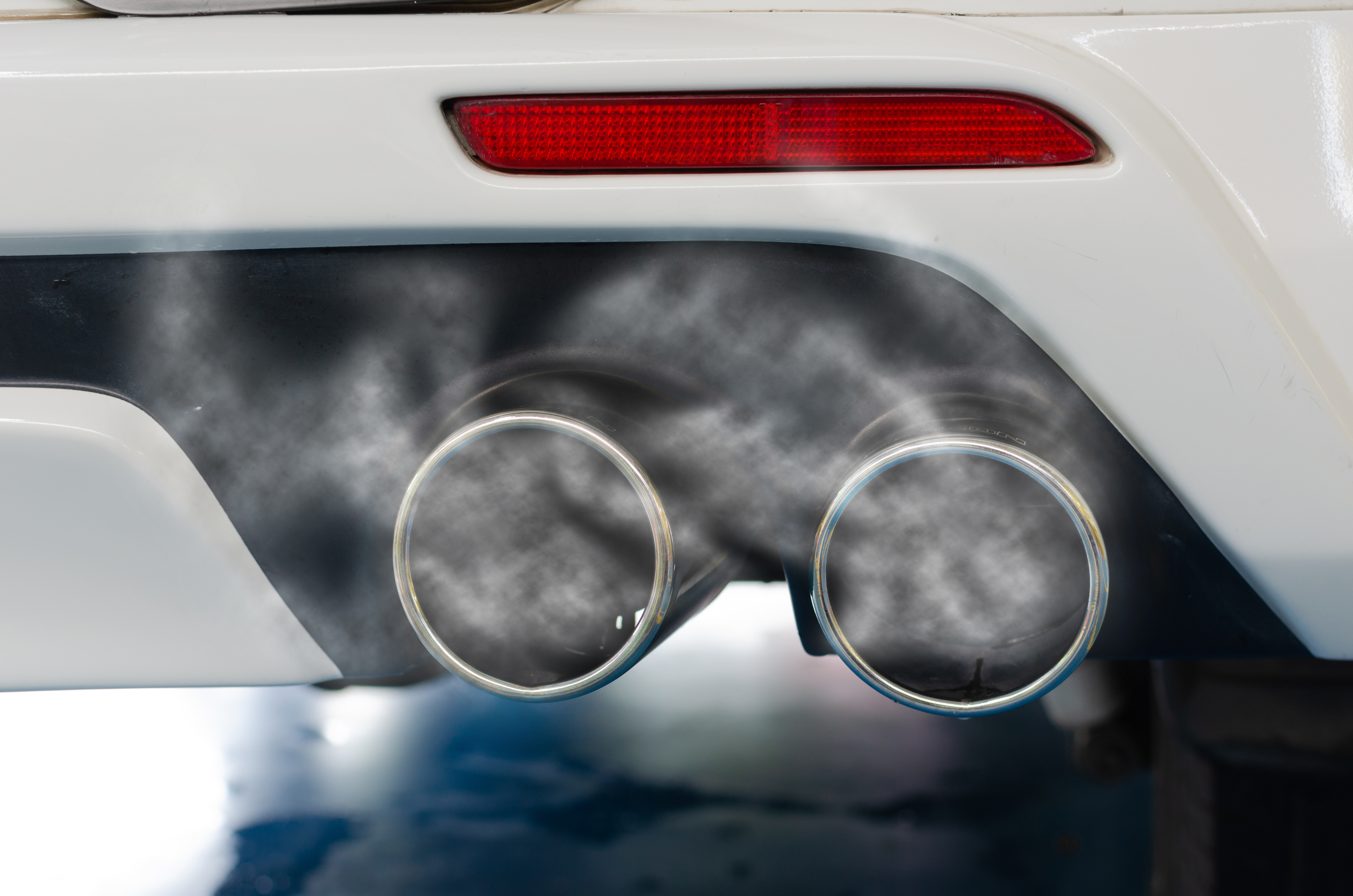 vecteezy_car-exhaust-pipe_1917377